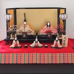 今年もお雛様を飾りました。毎年のことですが部屋の中がパッと華やかになりますね。